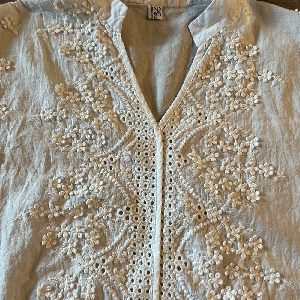 Women's White Eyelet cotton floral boho Shirt. Size small - medium